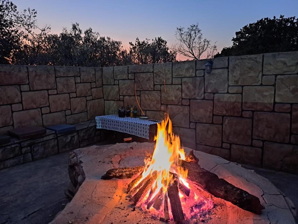 5 Sleeper Bushcamp Chalet Hartbeespoort Exterior foto